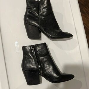 Dolce Vita Black Croc‑Style Block Heel Booties — Size 7